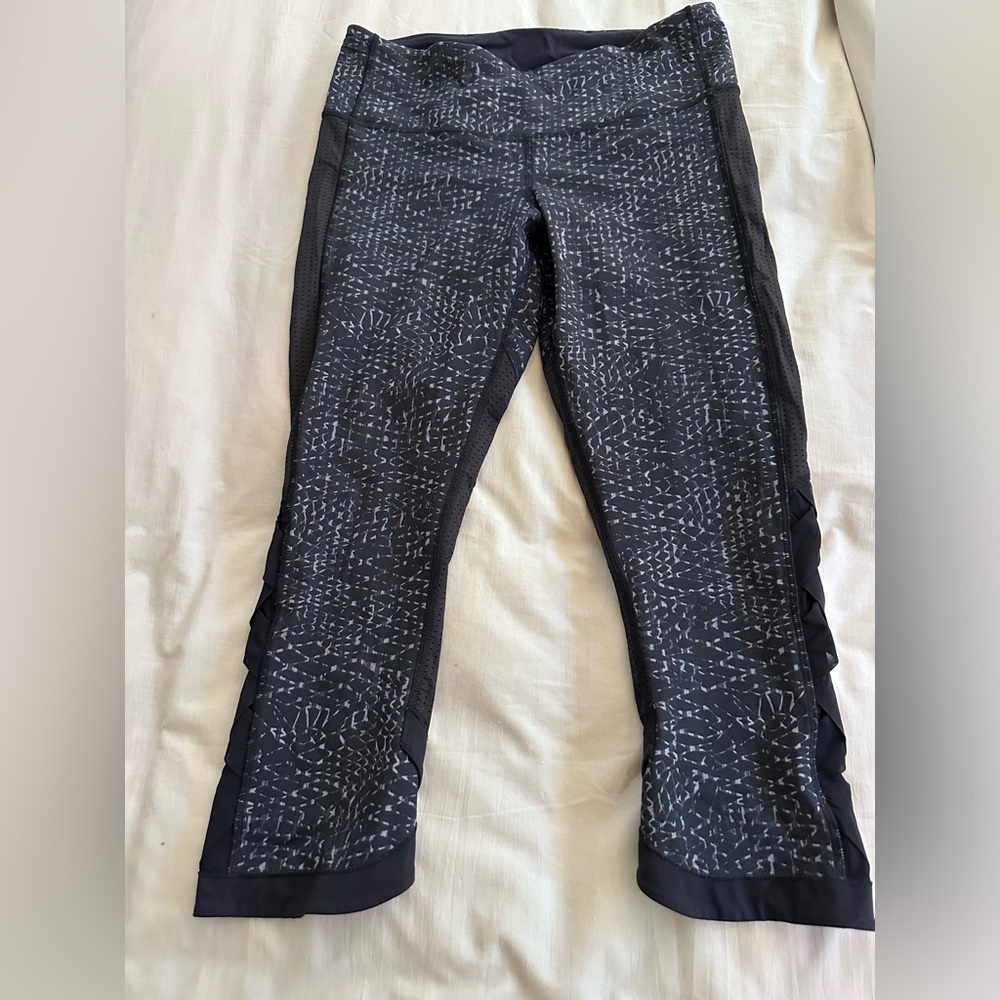 Lulu Cropped Black & White Leggings